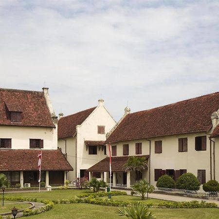 Hotel Astra Novilia Makassar Ngoại thất bức ảnh